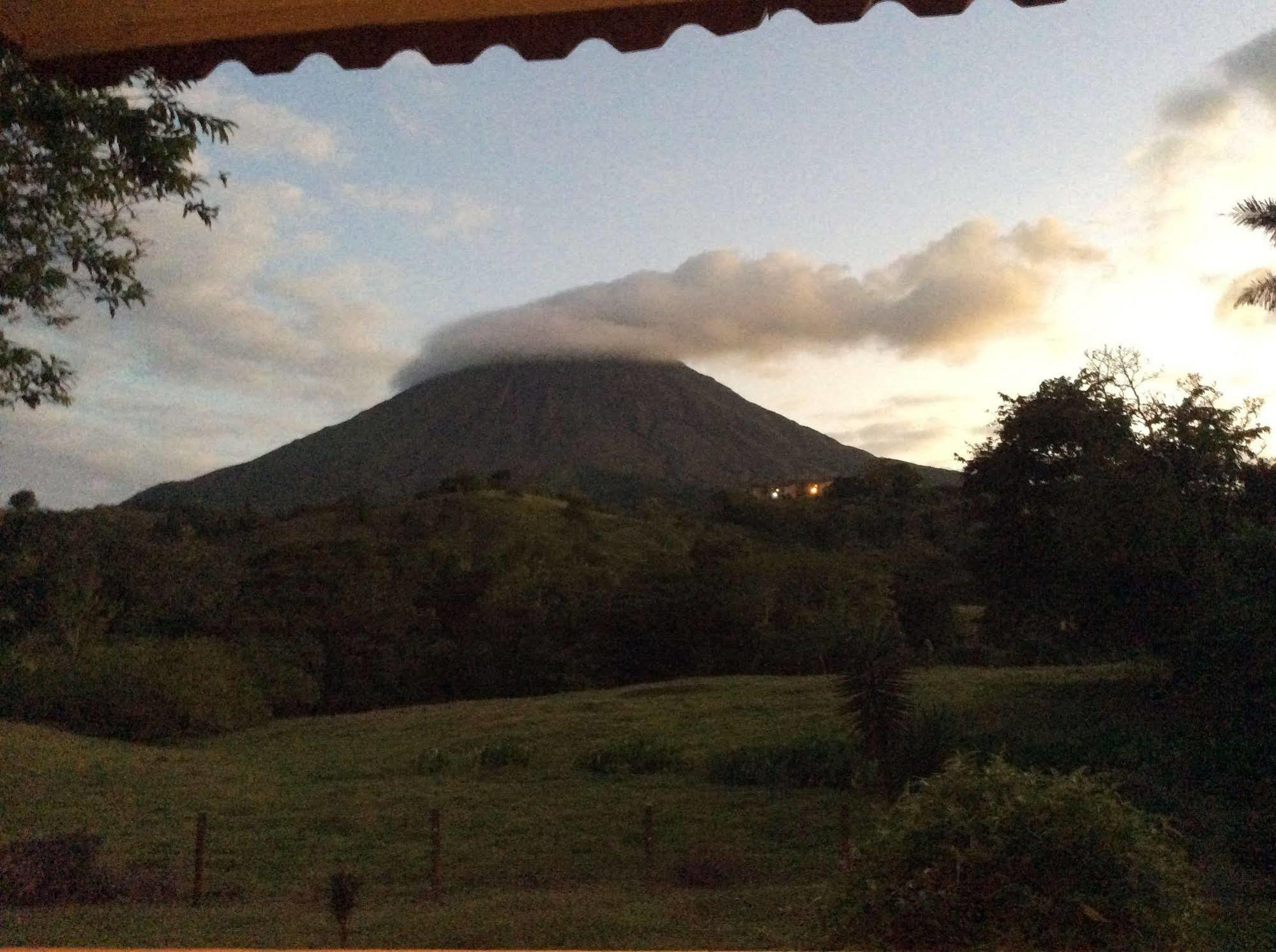 Hotel Cabinas Los Guayabos La Fortuna Exteriér fotografie